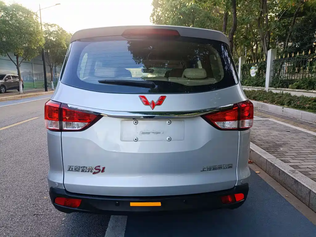 Wuling Hongguang 五菱宏光 2015款 1.5 L S1豪华国V