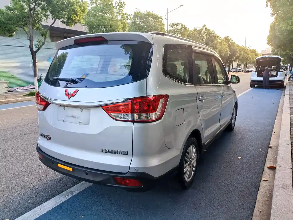Wuling Hongguang 五菱宏光 2015款 1.5 L S1豪华国V