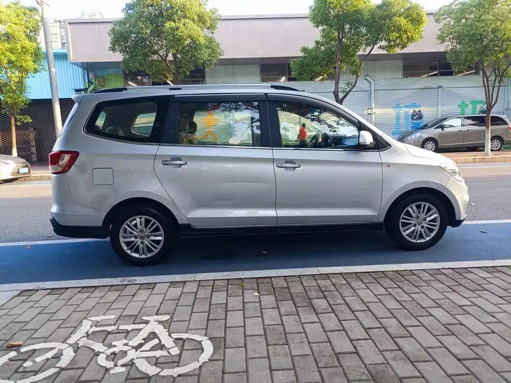 Wuling Hongguang 五菱宏光 2015款 1.5 L S1豪华国V