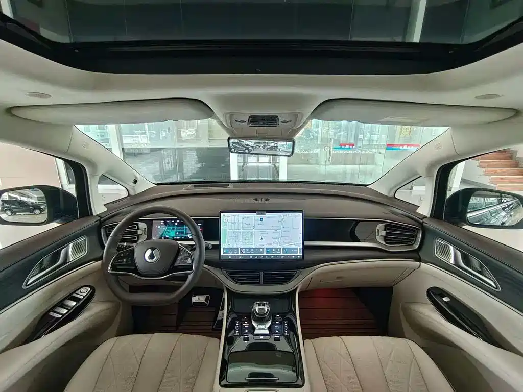 Denza D9 DM-i 980 4 WD Flagship