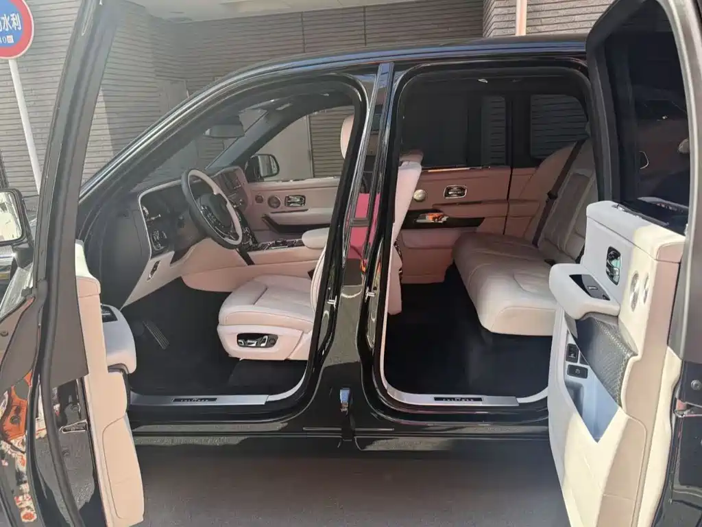 Cullinan Black Badge