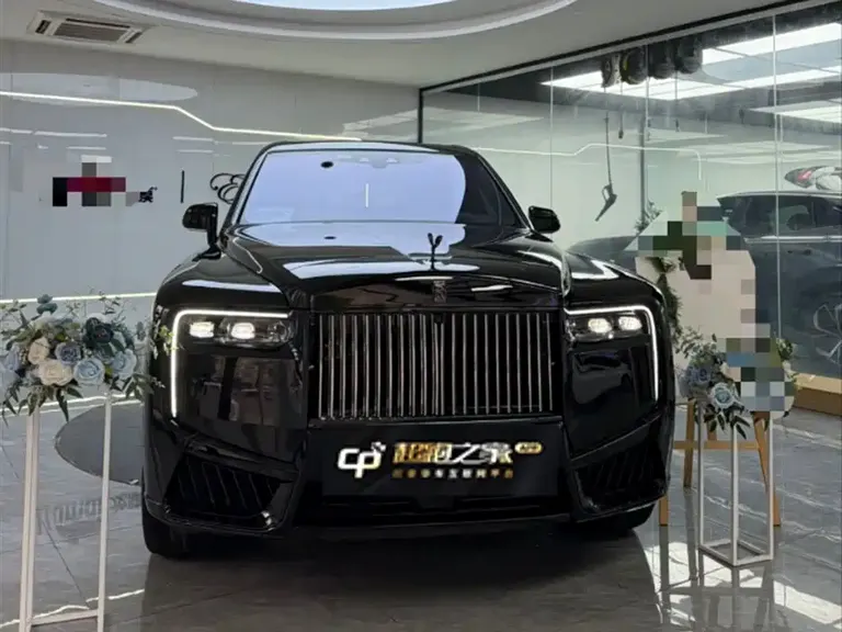 Rolls-Royce Cullinan 5-seat