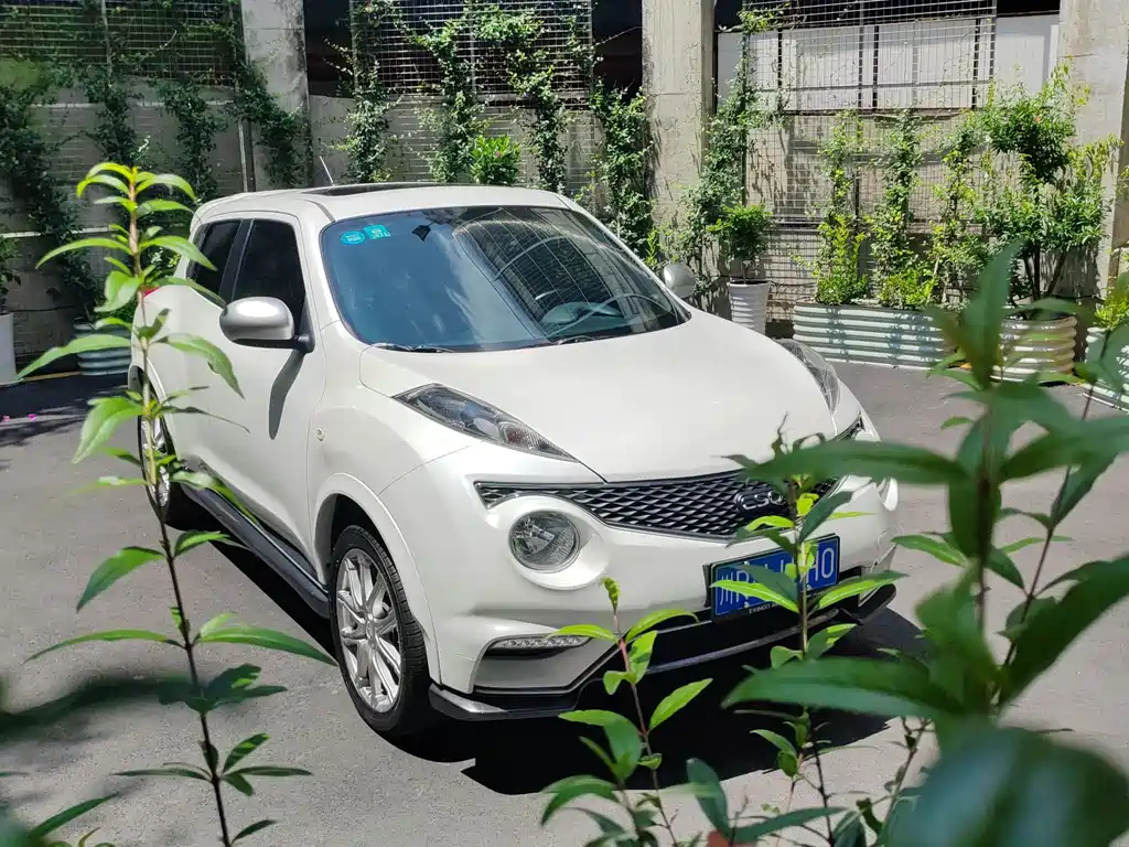 Infiniti ESQ 1.6 L Personality