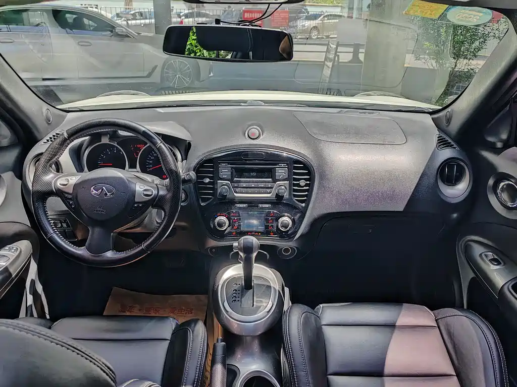 Infiniti ESQ 1.6 L Personality
