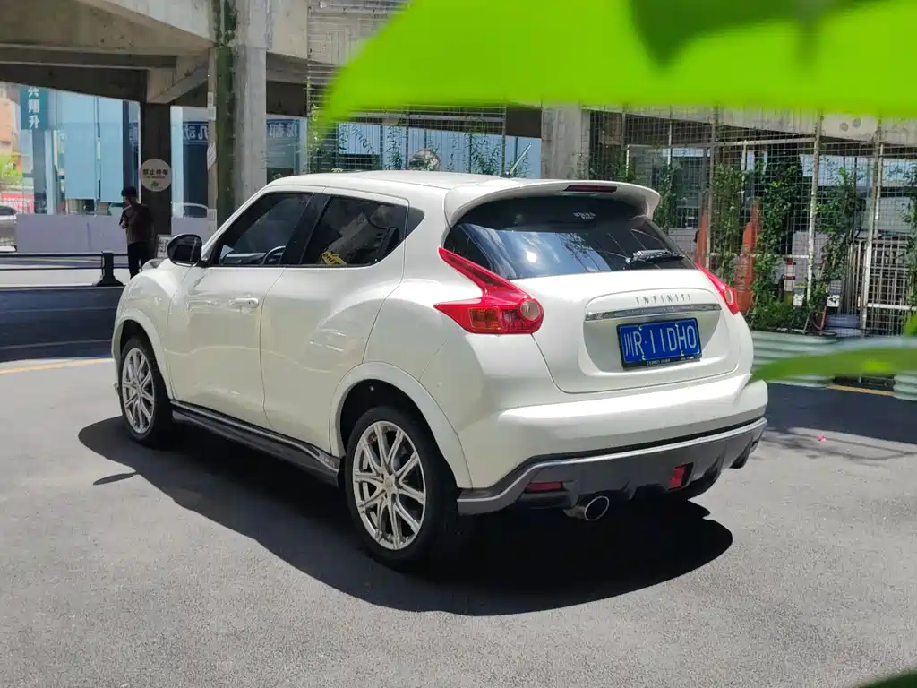 Infiniti ESQ 1.6 L Personality