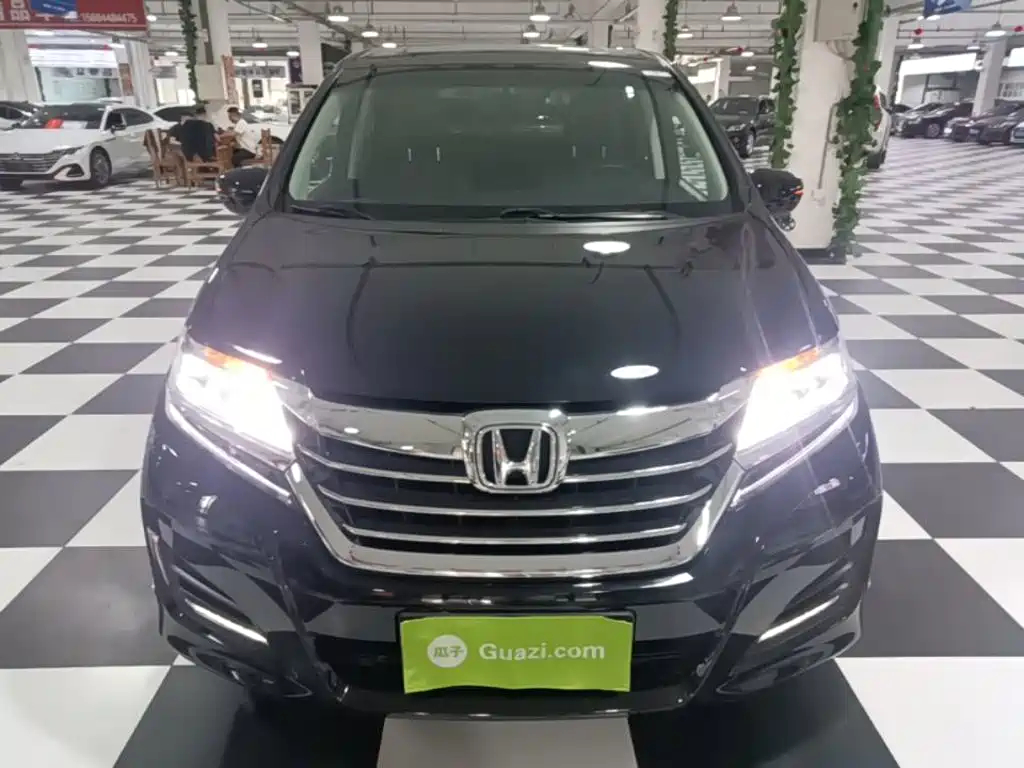 Elysion 2.4 L Luxury