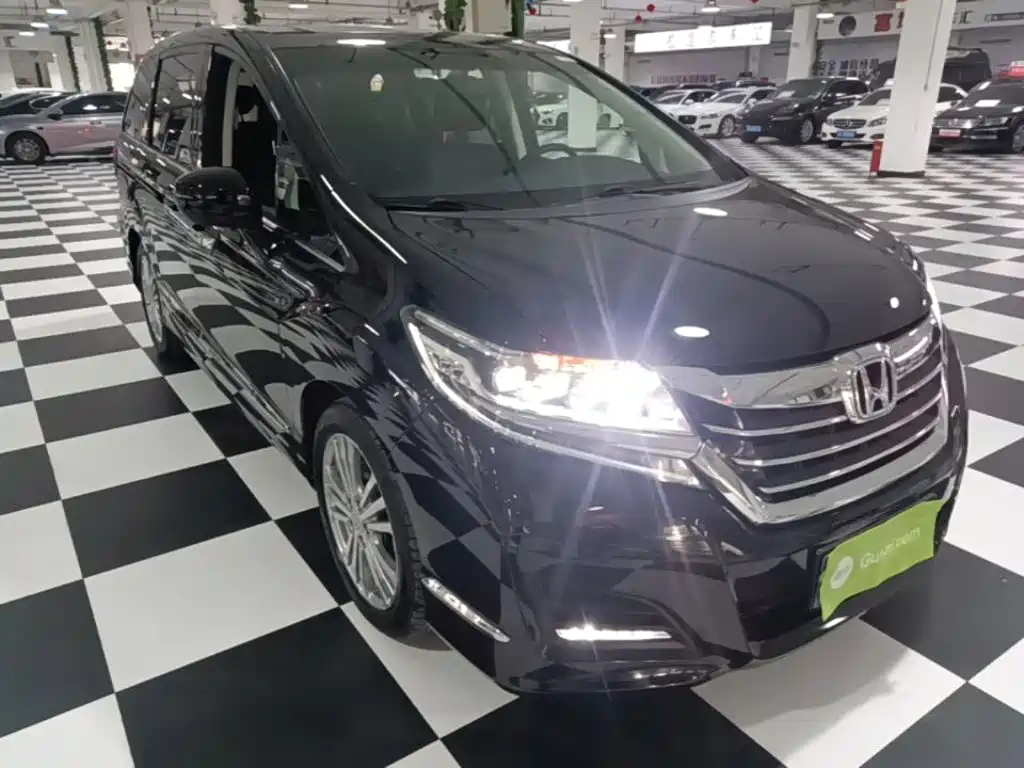 Elysion 2.4 L Luxury