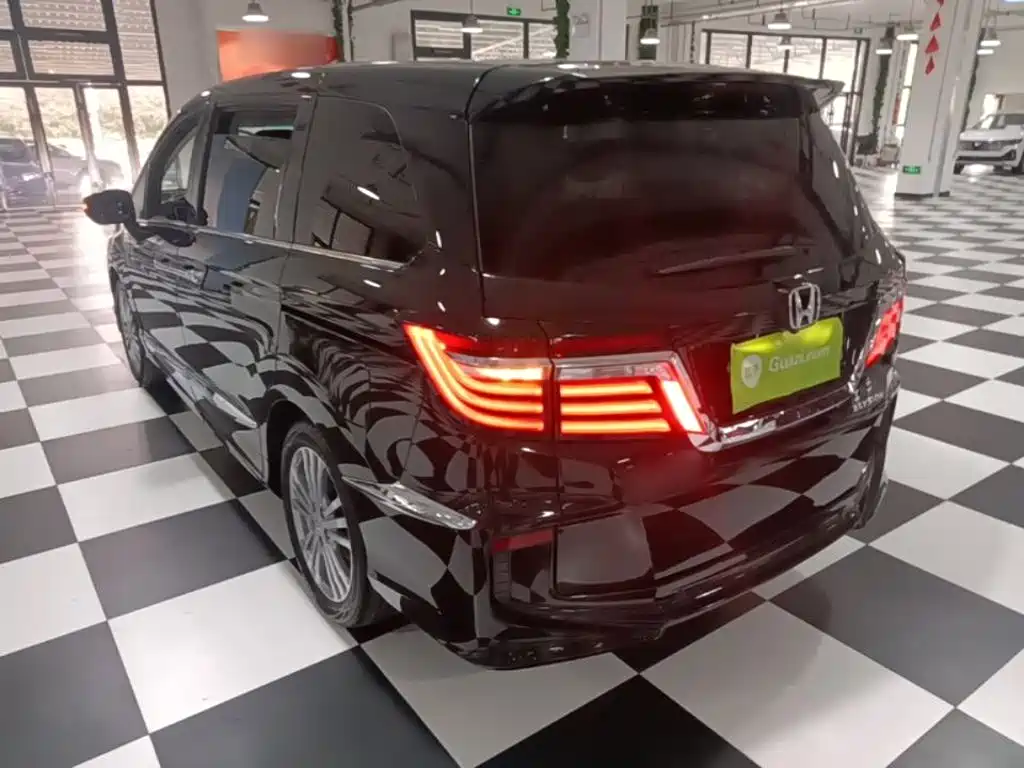 Elysion 2.4 L Luxury