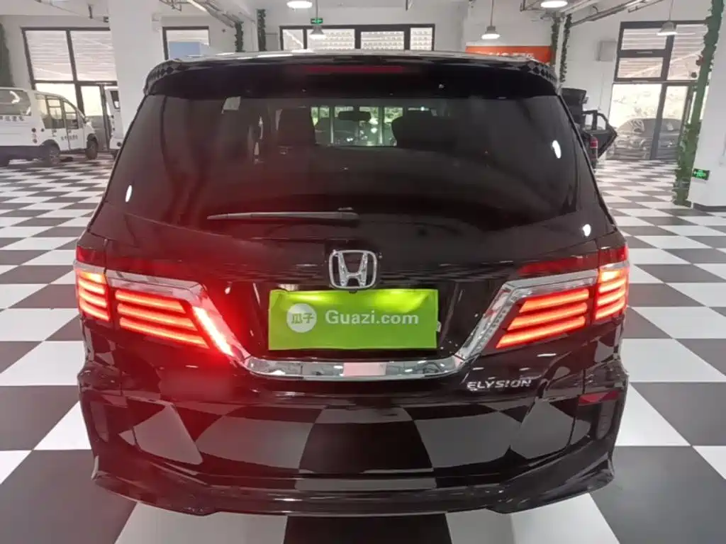 Elysion 2.4 L Luxury