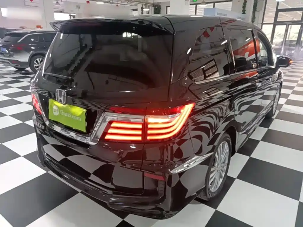 Elysion 2.4 L Luxury