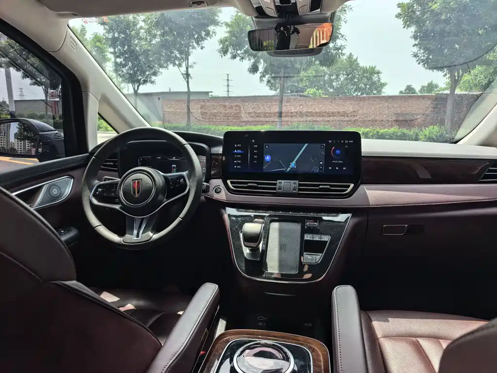 Hongqi HQ9 2.0 T Connected Flagship