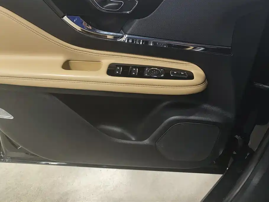 Corsair Facelift 2.0 T 2 WD Graceful