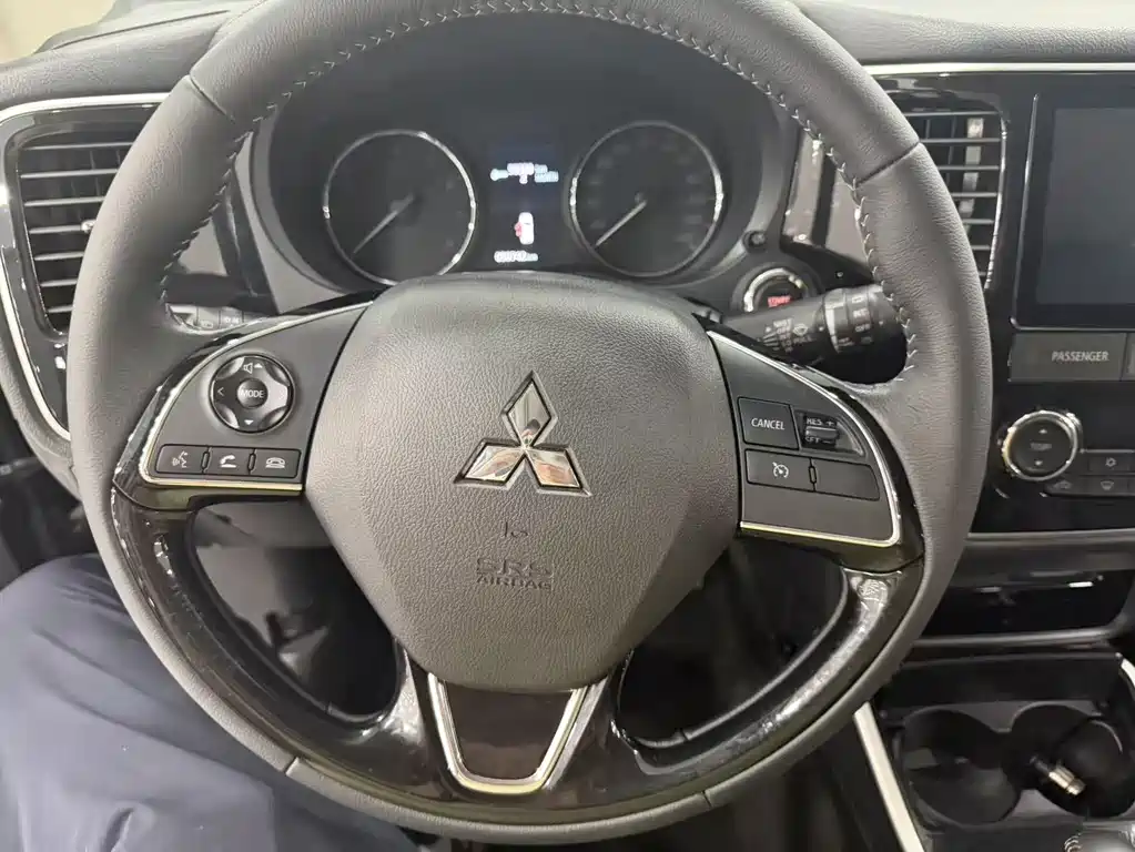 Outlander 2.0 L 2 WD Smooth Enjoyment 5-seat