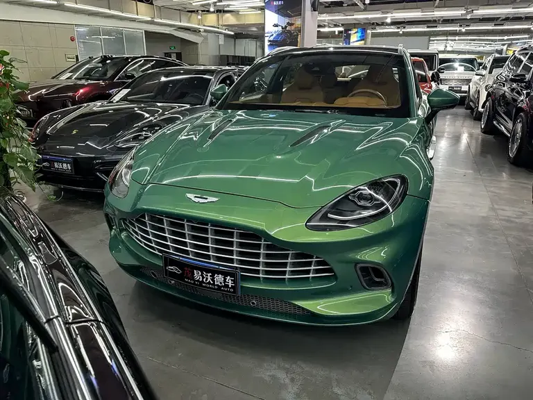 Aston Martin DBX 3.0 T STRAIGHT-SIX