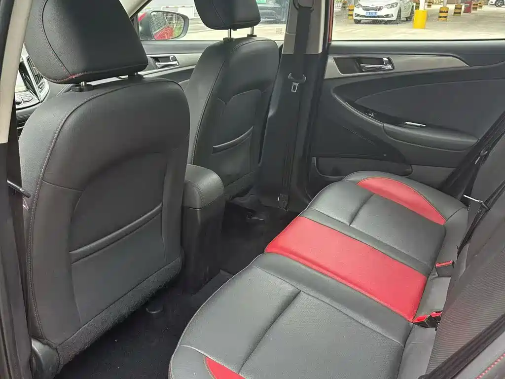 Eado XT 1.6 L Auto Handsome Cool