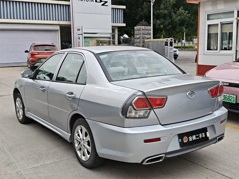 Soueast V3 Lingyue V3菱悦 2012款 改款 1.5 L 手动旗舰版