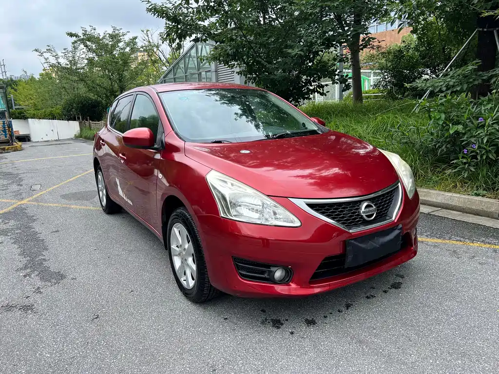 Tiida 1.6 L CVT Cool Cafe