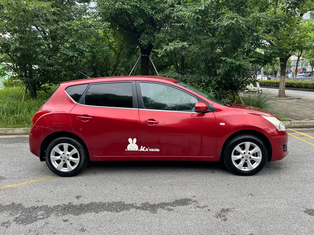 Tiida 1.6 L CVT Cool Cafe