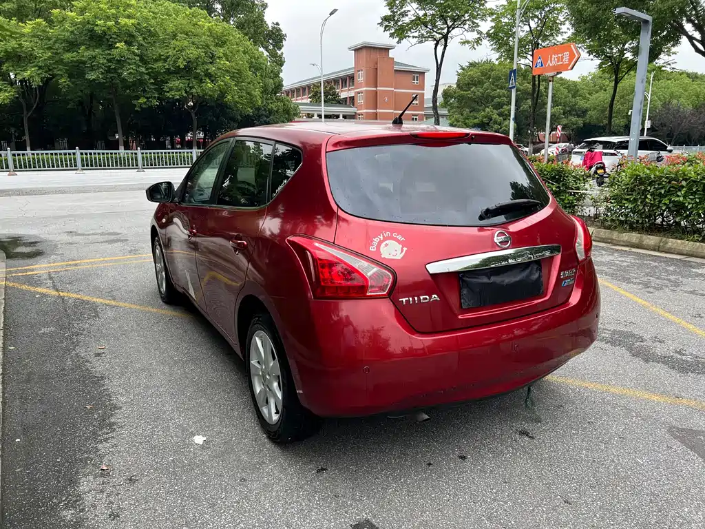 Tiida 1.6 L CVT Cool Cafe