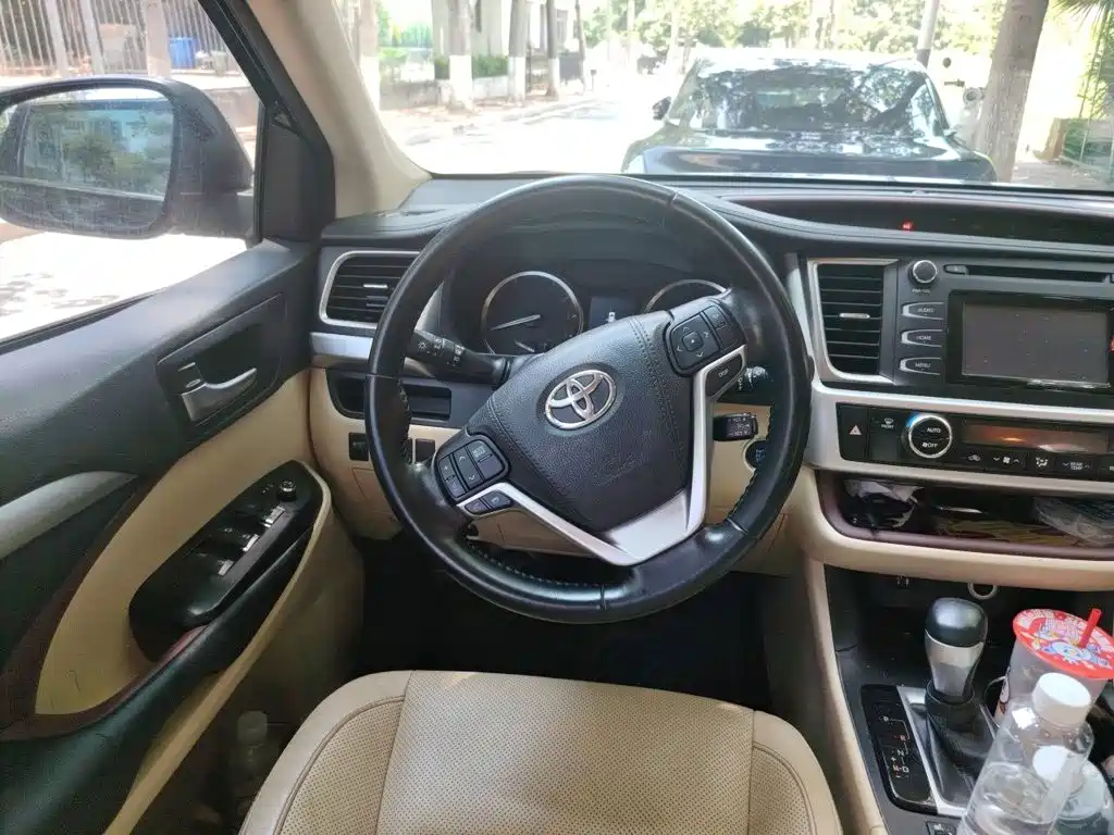 Highlander 2.0 T 4 WD Luxury 7-seat