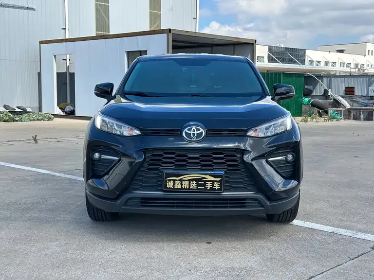 Toyota Wildlander 2.0 L CVT 2 WD Leading