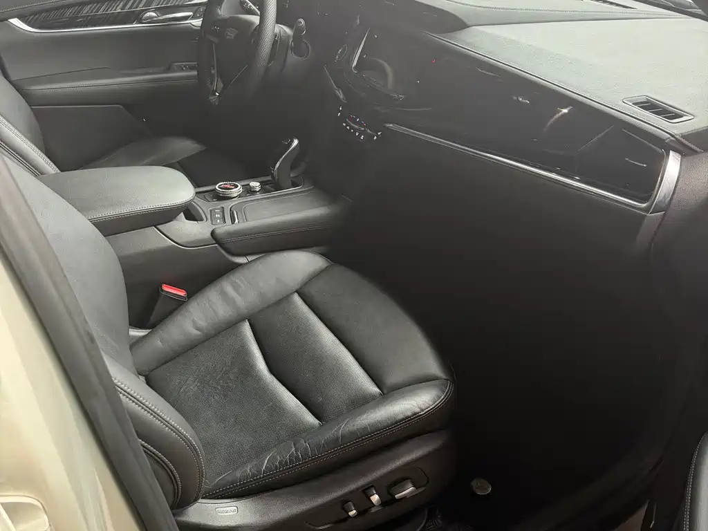 Cadillac XT6 凯迪拉克XT6 2021款 28 T 六座四驱豪华型至臻音响版