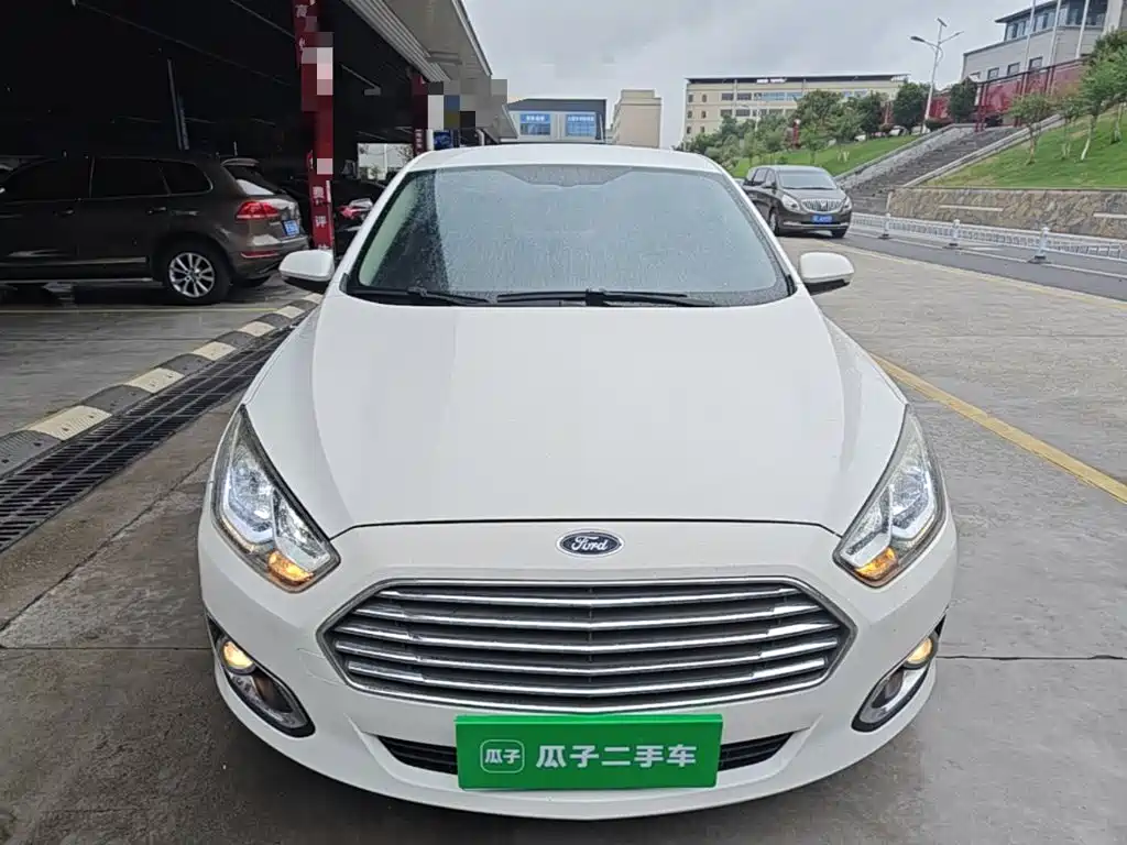 Escort 1.5 L Auto Comfort