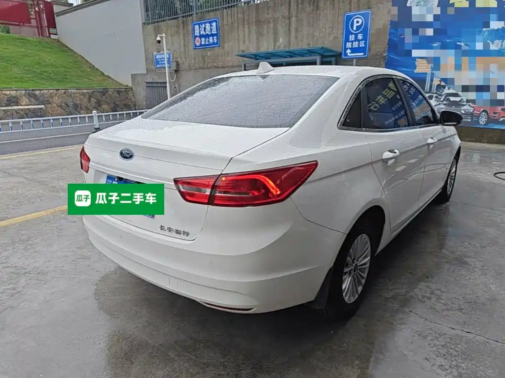 Escort 1.5 L Auto Comfort