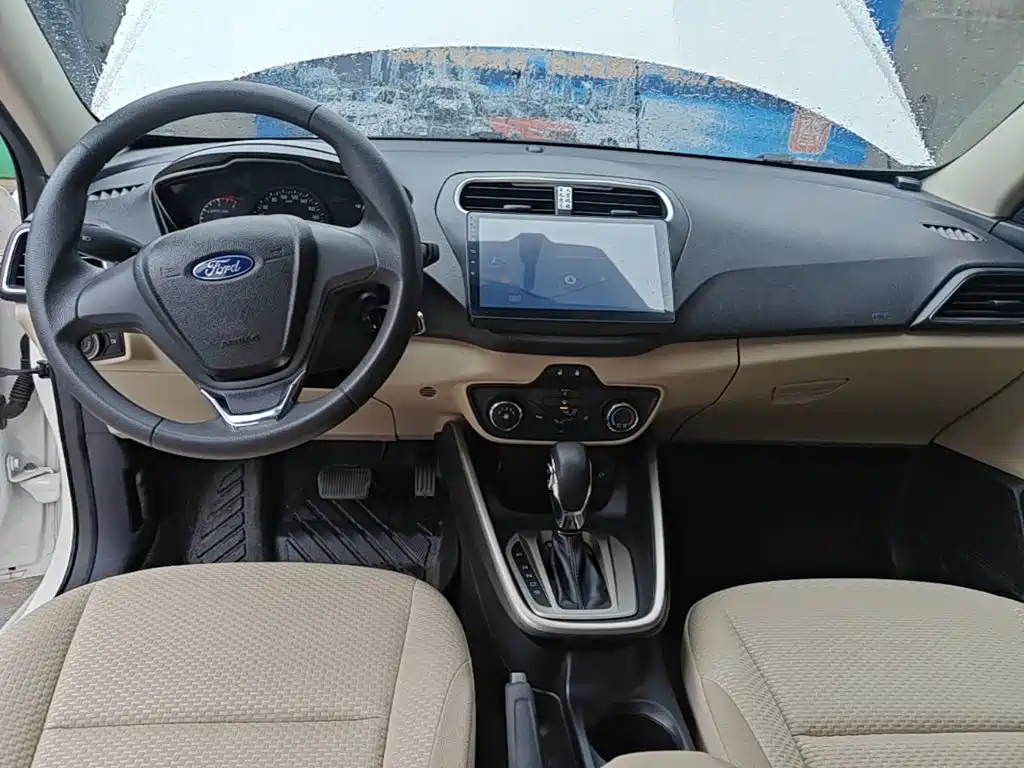 Escort 1.5 L Auto Comfort