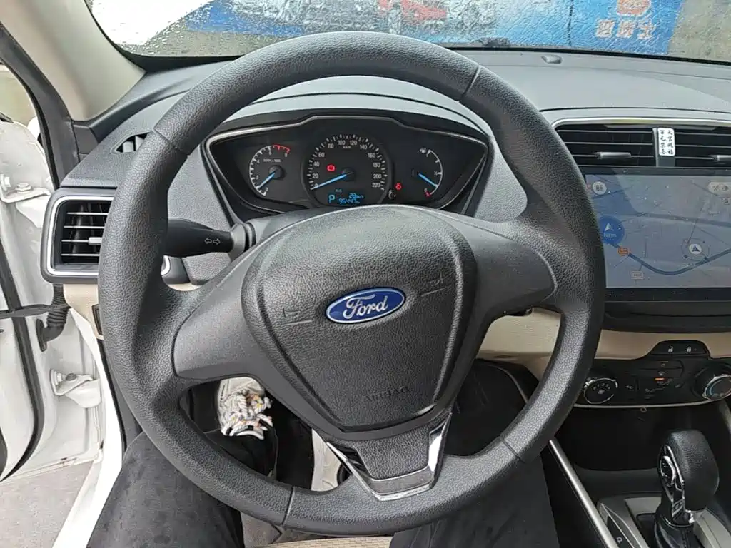 Escort 1.5 L Auto Comfort