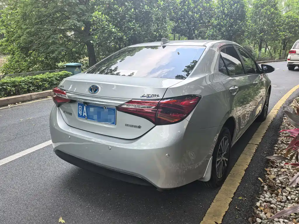 Levin Dual Engine 1.8 H GS E-CVT Elite Sunroof