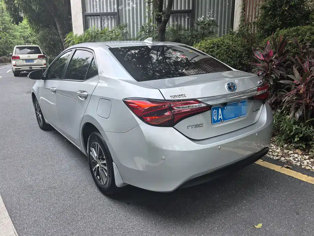 Levin Dual Engine 1.8 H GS E-CVT Elite Sunroof