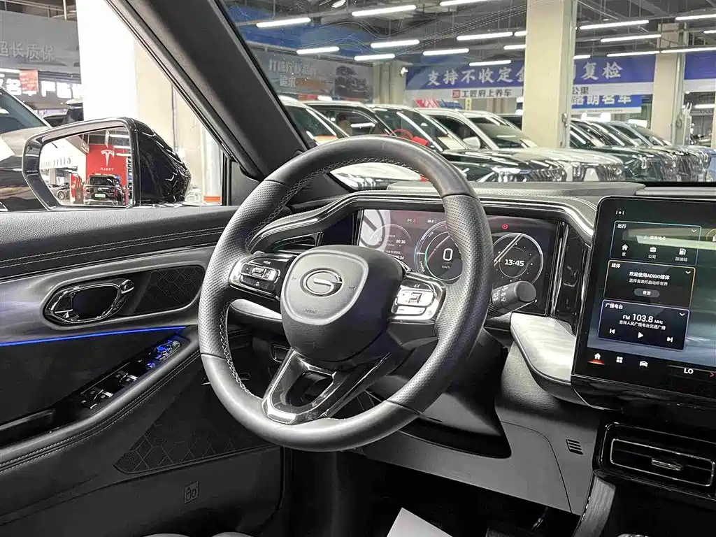 GAC Trumpchi GS8 Dual Engine Series 2.0 TM 2 WD Distinguished (7-seat)