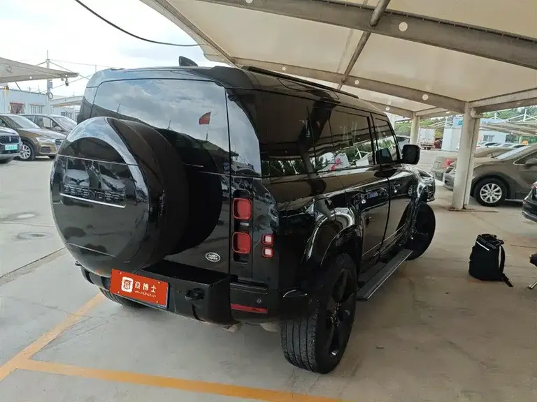 Land Rover Defender 110 3.0 T P400 X-Dynamic HSE