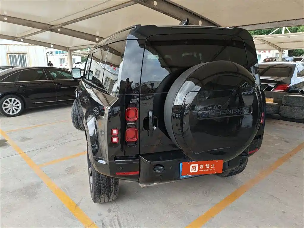 Land Rover Defender 110 3.0 T P400 X-Dynamic HSE