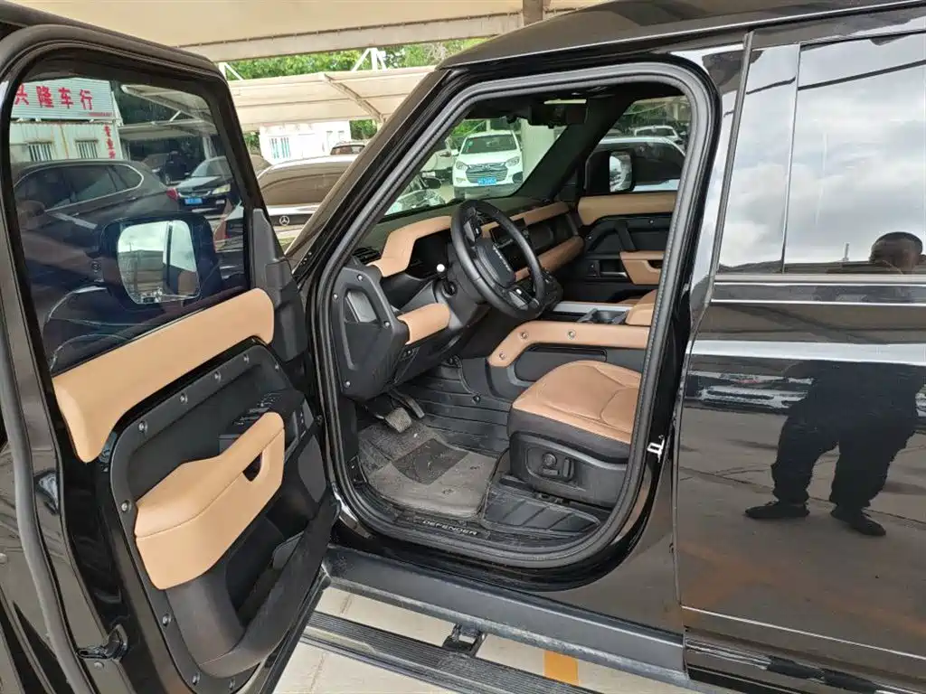 Land Rover Defender 110 3.0 T P400 X-Dynamic HSE