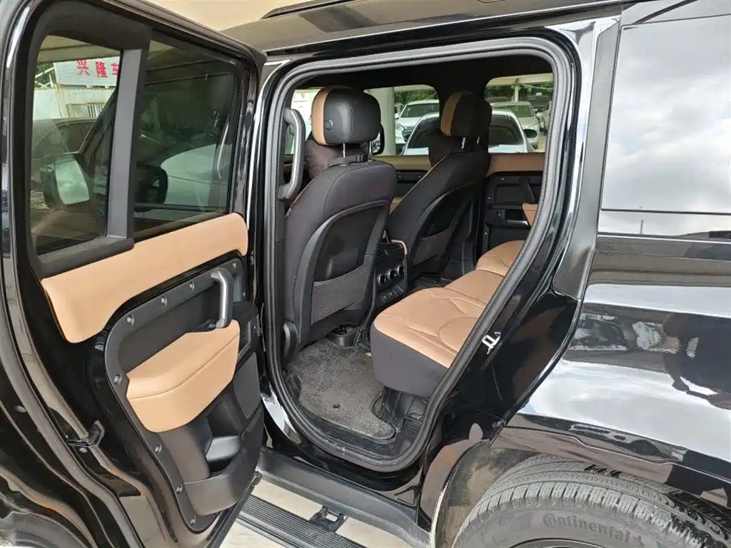 Land Rover Defender 110 3.0 T P400 X-Dynamic HSE
