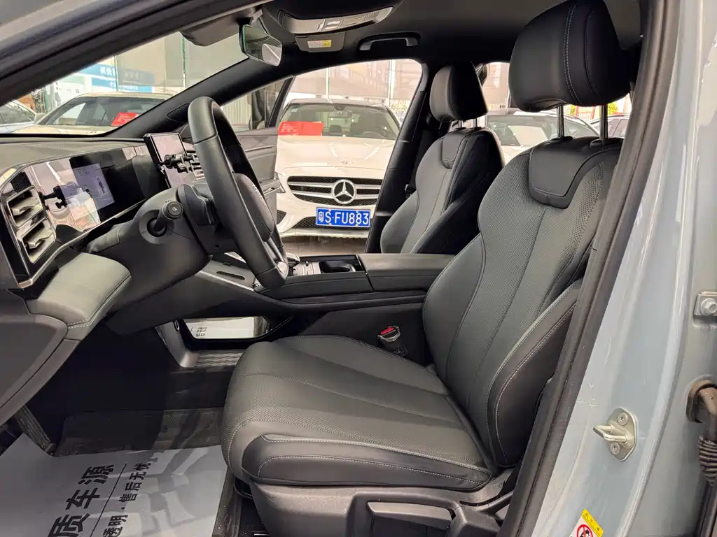 Qin L DM-i Smart Drive 80 KM Leading