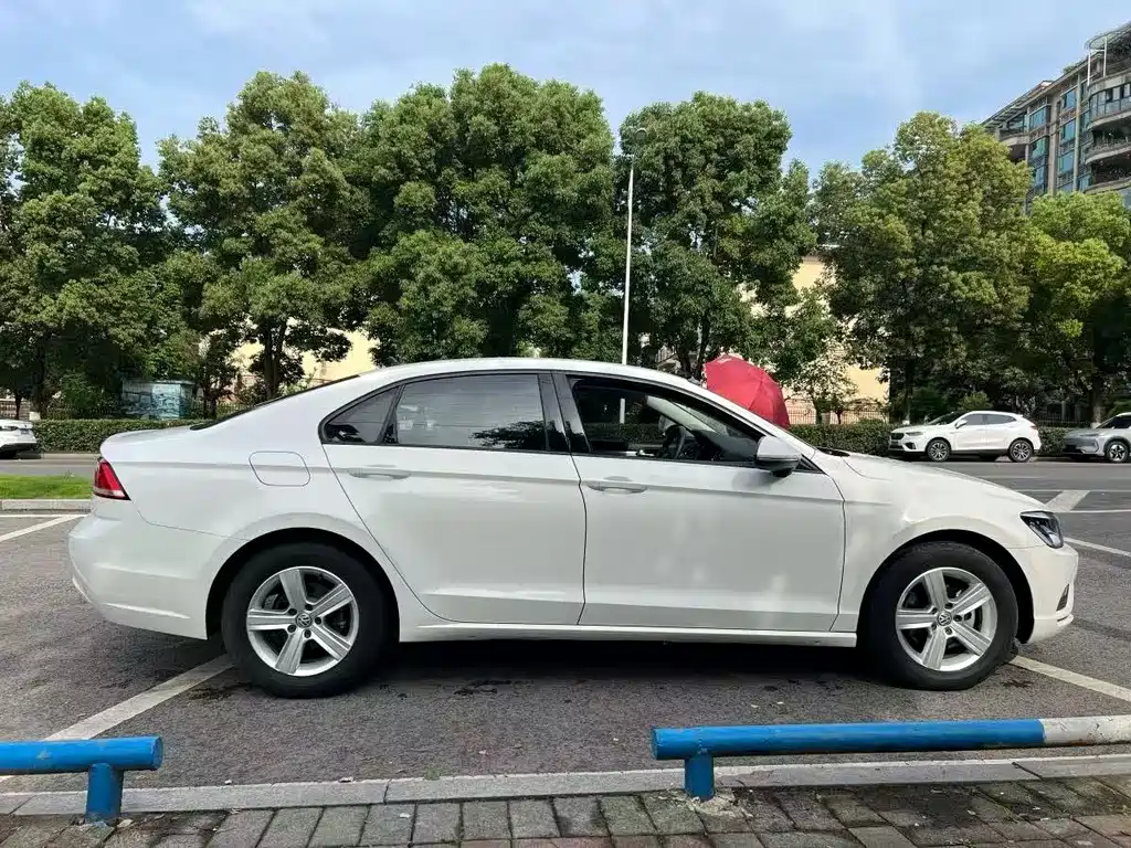 Lamando 230 TSI DSG Style