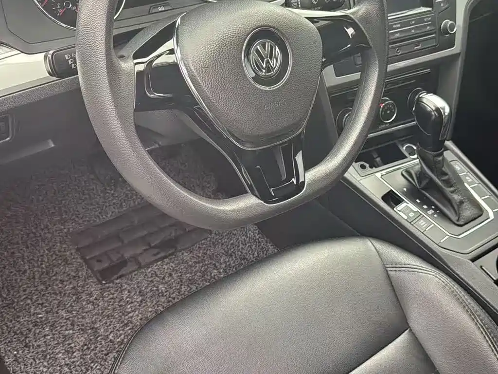 Lamando 230 TSI DSG Style