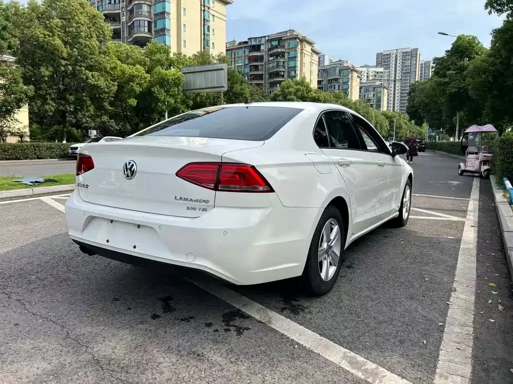 Lamando 230 TSI DSG Style