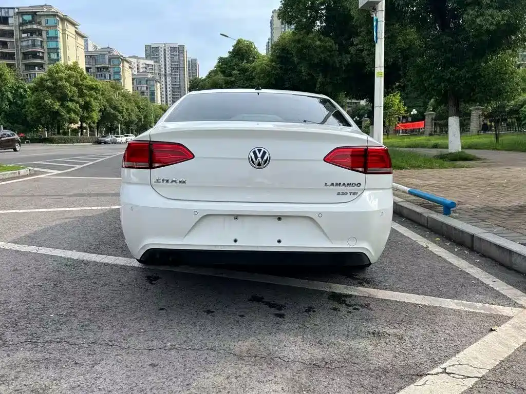 Lamando 230 TSI DSG Style