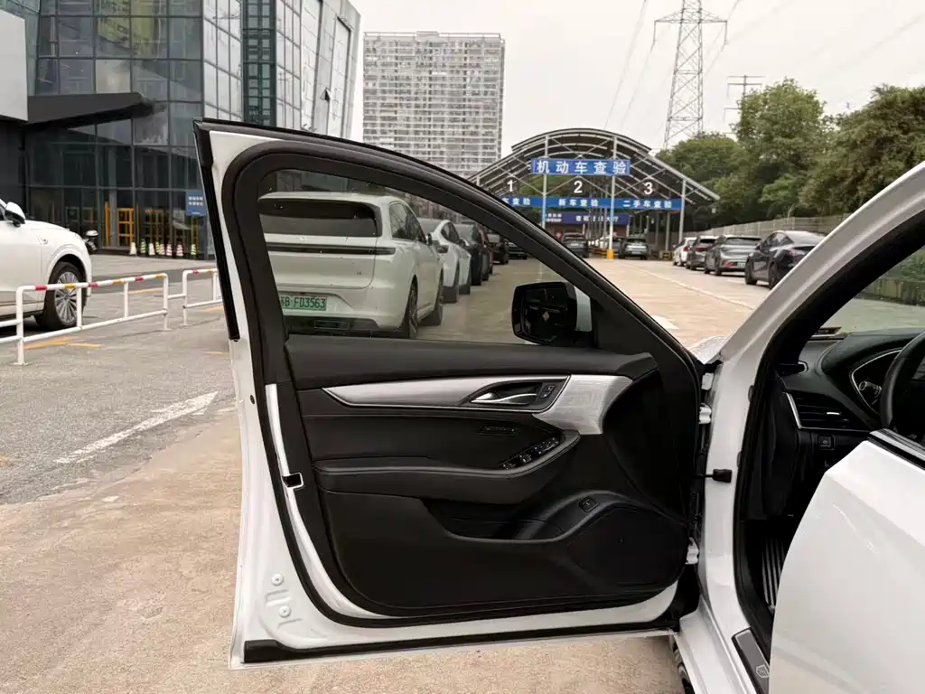 Cadillac CT5 Facelift 28 T Leading Sport
