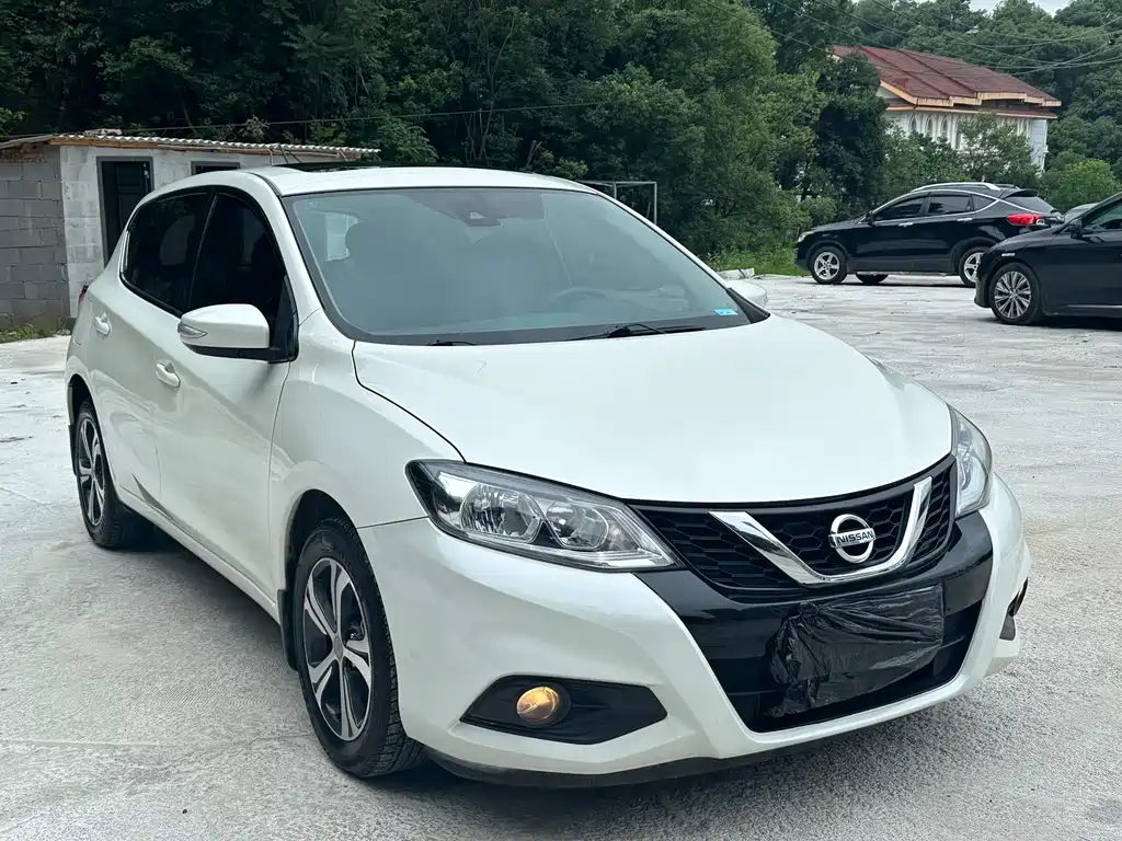 Tiida 1.6 L CVT Smart Travel