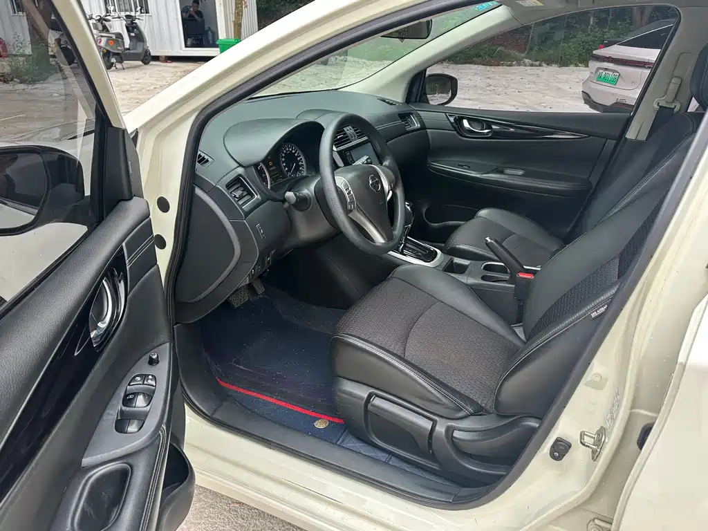 Tiida 1.6 L CVT Smart Travel
