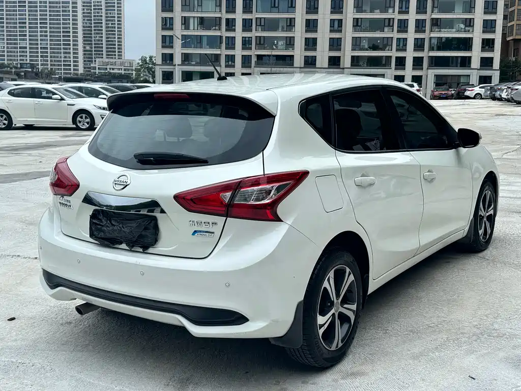 Tiida 1.6 L CVT Smart Travel