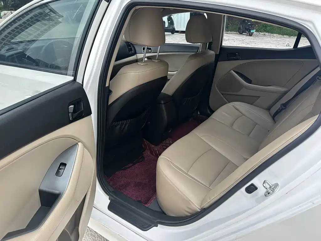 Kia K5 2.0 L Auto GL