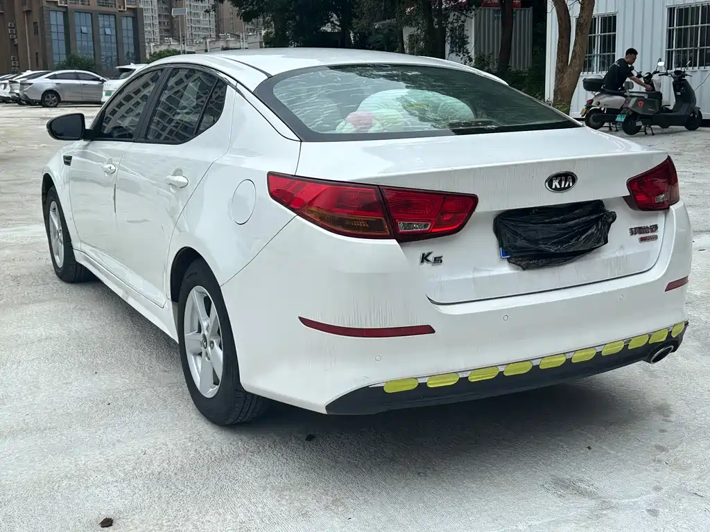 Kia K5 2.0 L Auto GL
