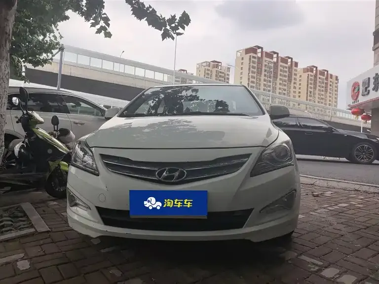 Hyundai Accent 1.4 L Auto Leading GLX