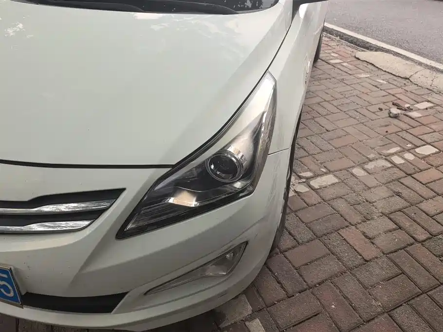 Accent 1.4 L Auto Leading GLX